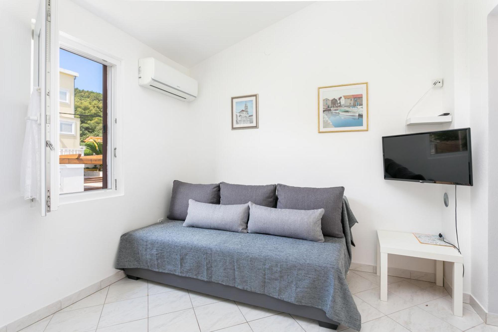 Apartments By The Sea Slatine, Ciovo - 6000 Exterior photo